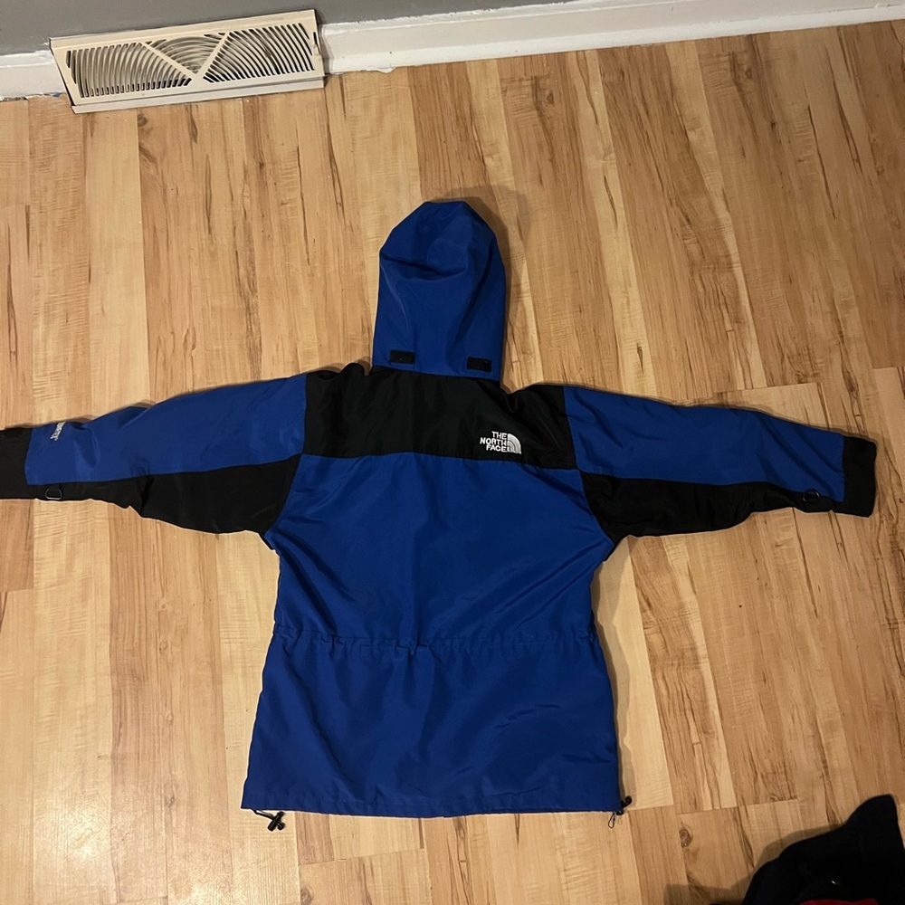 Vintage North Face Gore-Tex Zip/Button jacket

Size:L